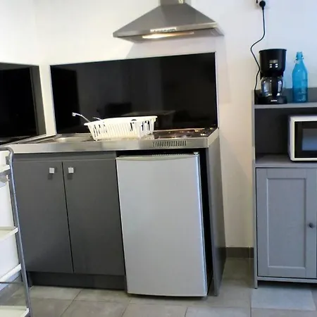 100 M De La En Rdc Apartment *